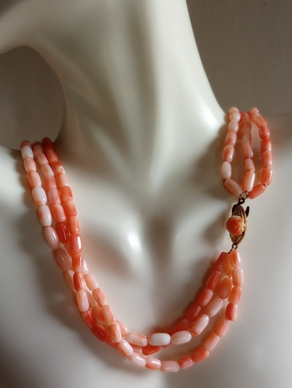 VINTAGE ANGEL SKIN RICE CORAL THREE STRANDS STERLING VERMAIL CARVED FLOWER CLASP